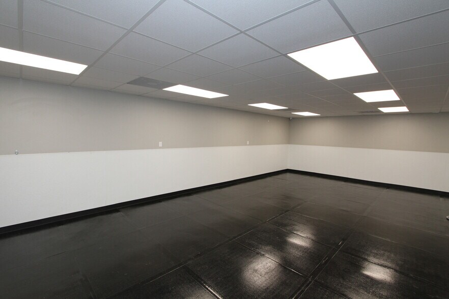 More Photos Of 11518 Bogs Rd, Tomball Shelter For Sale
