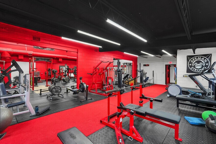 More Photos Of 10843 Foundation Rd, Croton Showroom For Lease