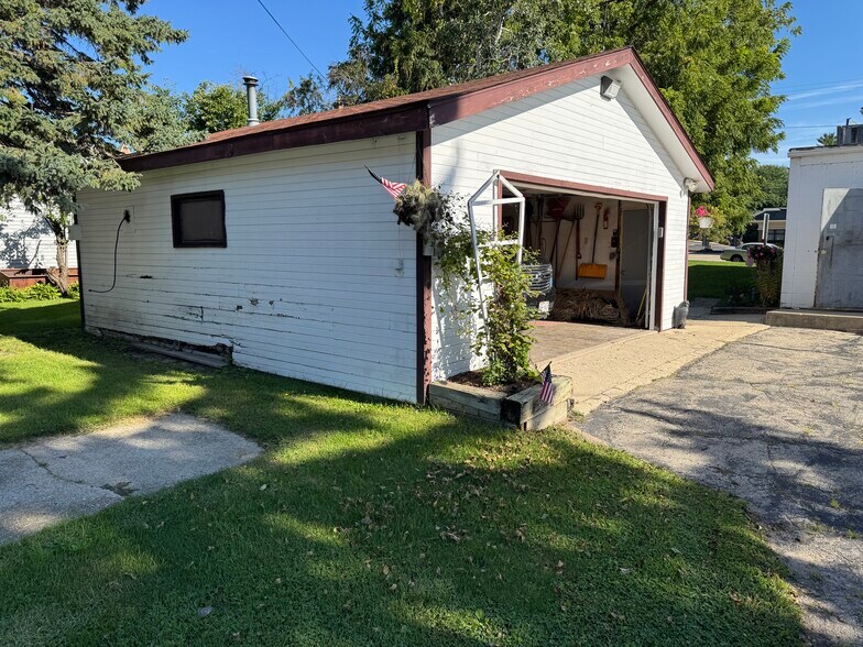 More Photos Of 215 W Main St, Marshall General Retail For Sale