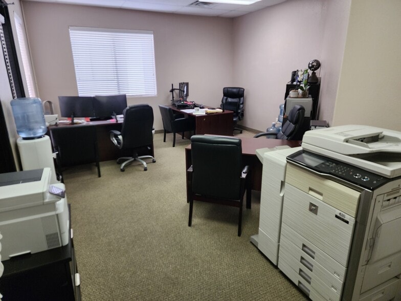 More Photos Of 8867 W Flamingo Rd, Las Vegas Office For Sale