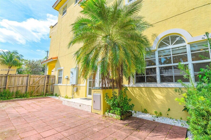 More Photos Of 716 SW 9th Ter, Fort Lauderdale Specialty For Sale