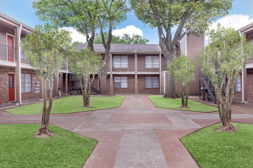 More Photos Of 3940 S Shaver St, Houston Apartments For Sale