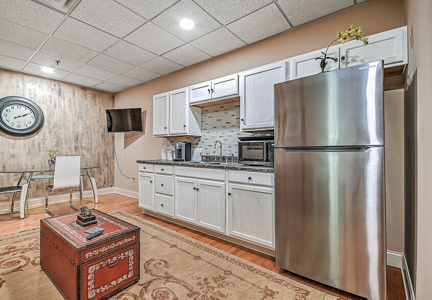 More Photos Of 220 Broad St, Kingsport Flex For Sale