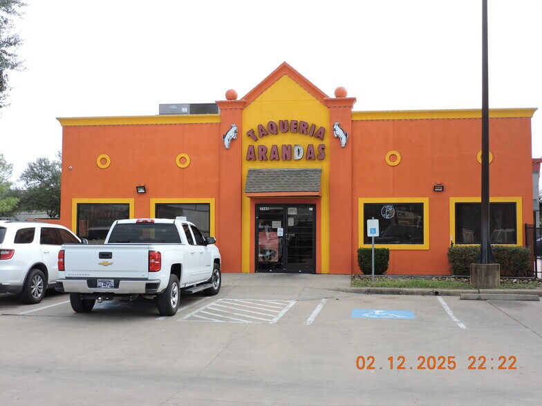 Primary Photo Of 5560 Gulfton Dr, Houston General Retail For Sale