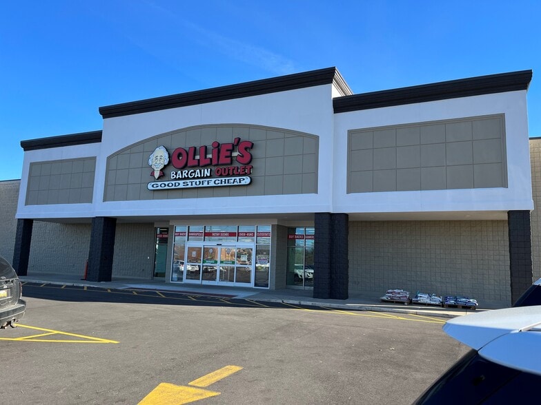 More Photos Of 2008 N Wayne St, Angola Unknown For Lease