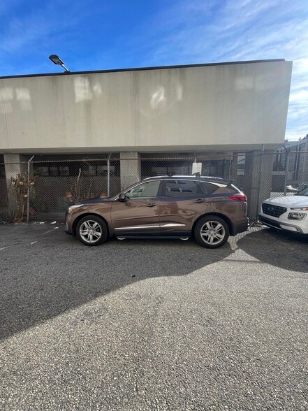 More Photos Of 153 N 9th St, Philadelphia Storefront Retail Residential For Lease