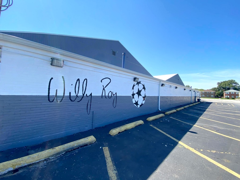 Primary Photo Of 15030 Dante Ave, Dolton Sports And Entertainment For Lease