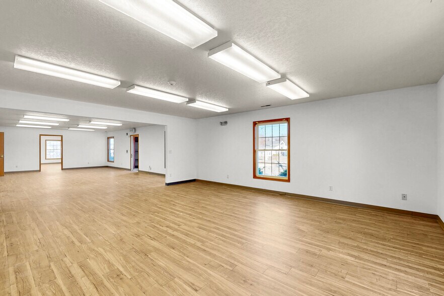More Photos Of 1420 W Broadway St, Polk City Office For Lease