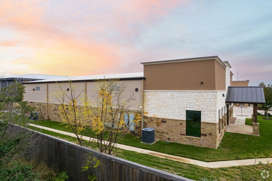 More Photos Of 308 Hazelwood St, Leander Unknown For Lease