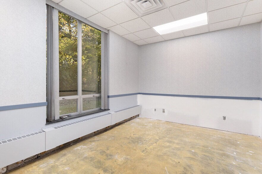 More Photos Of 500 W Crosstown Pky, Kalamazoo Medical For Sale