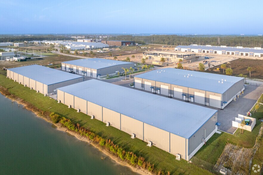 More Photos Of 16291 Innovation Lane, Fort Myers Self Storage For Sale