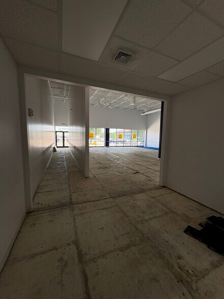 More Photos Of 1458 Riverdale St, West Springfield Unknown For Lease