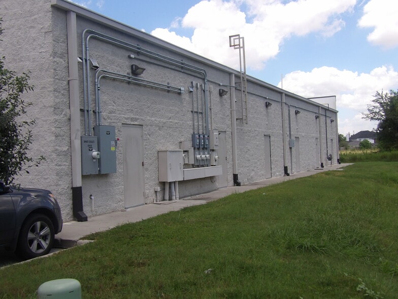 More Photos Of 3401 East Blvd, Deer Park Storefront For Lease