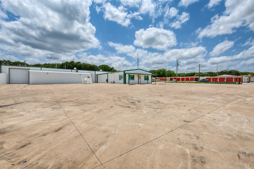 More Photos Of 3100 E Highway 199, Springtown Warehouse For Lease