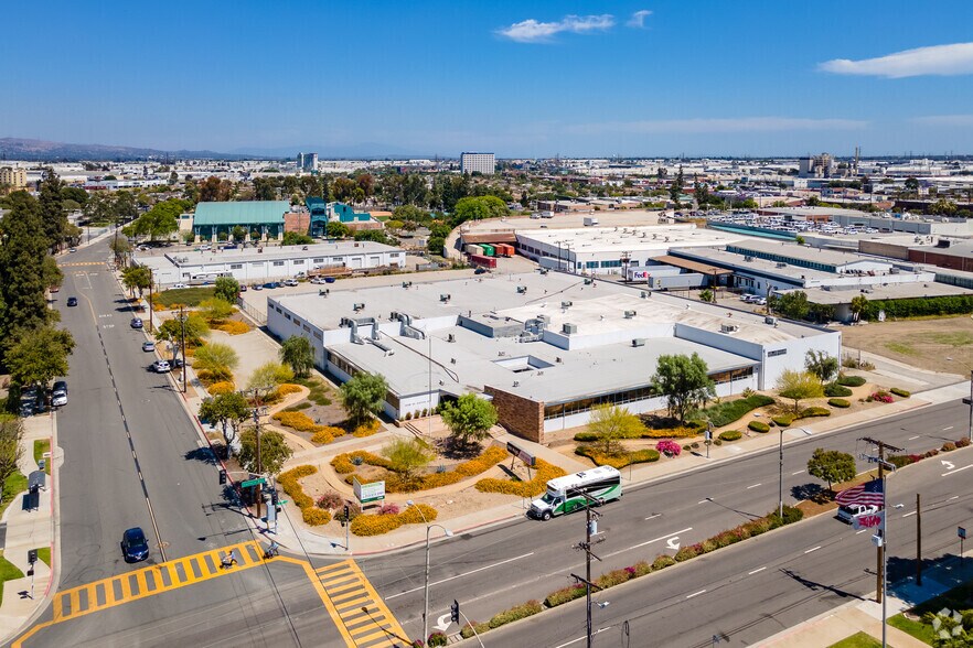 More Photos Of 2300 S Eastern Ave, Commerce Industrial For Sale