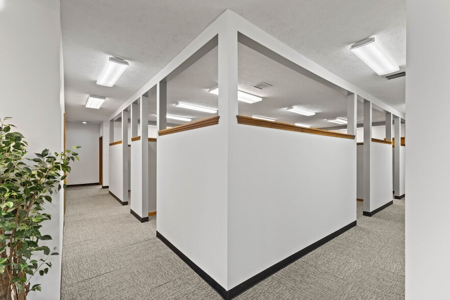 More Photos Of 1542 E Greyhound Pass, Carmel Medical For Lease