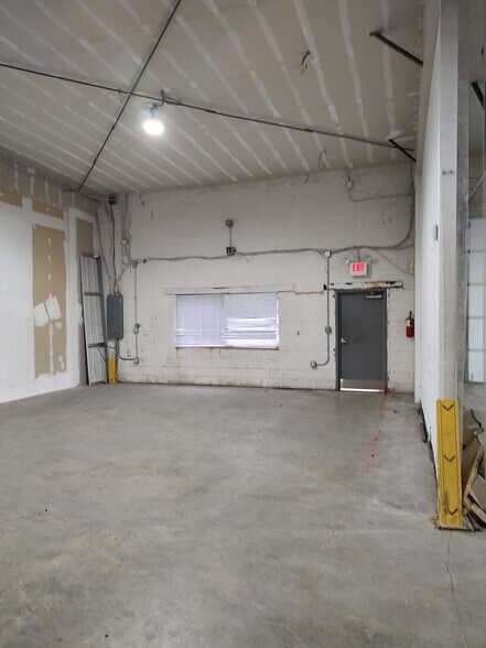 More Photos Of 18630 Woodfield Rd, Gaithersburg Warehouse For Lease