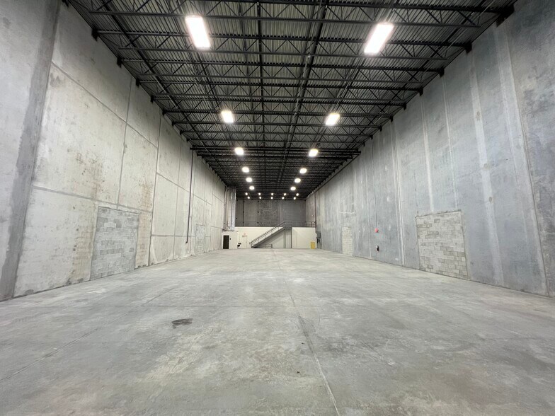 More Photos Of 8565 W 44th Ave, Hialeah Warehouse For Lease
