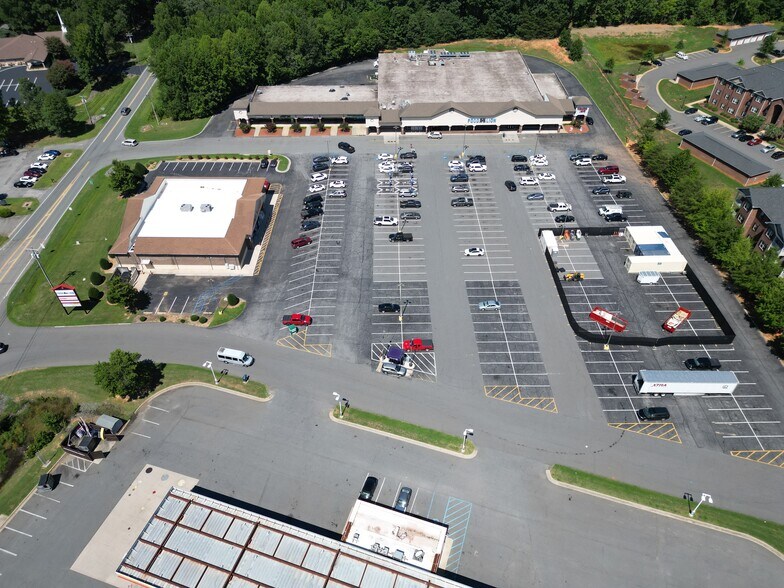 More Photos Of 1128-1132 Freeway Dr, Reidsville Unknown For Lease