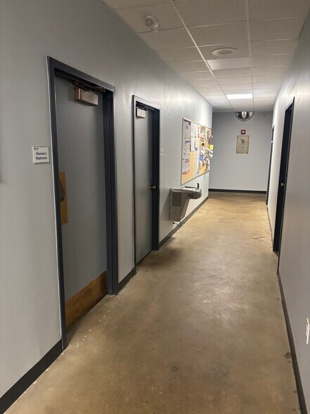 More Photos Of 360 Highland Rd E, Macedonia Office For Lease