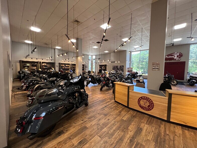 More Photos Of 6 Gateway Blvd W, Savannah Auto Dealership For Lease