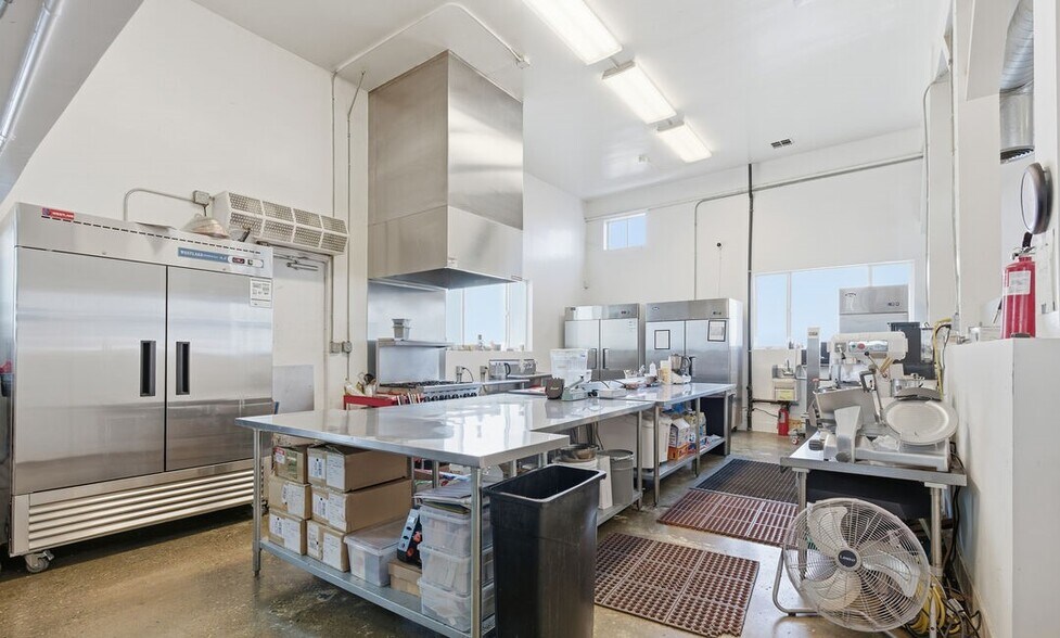 More Photos Of 2709 Santa Monica Blvd, Santa Monica Storefront Retail Residential For Sale
