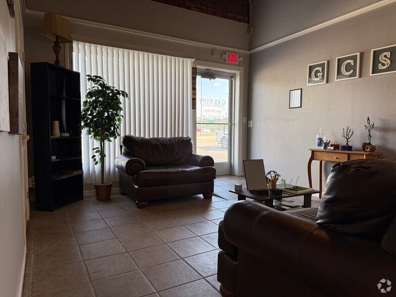 More Photos Of 116 S US Highway 281, Marble Falls Office For Lease