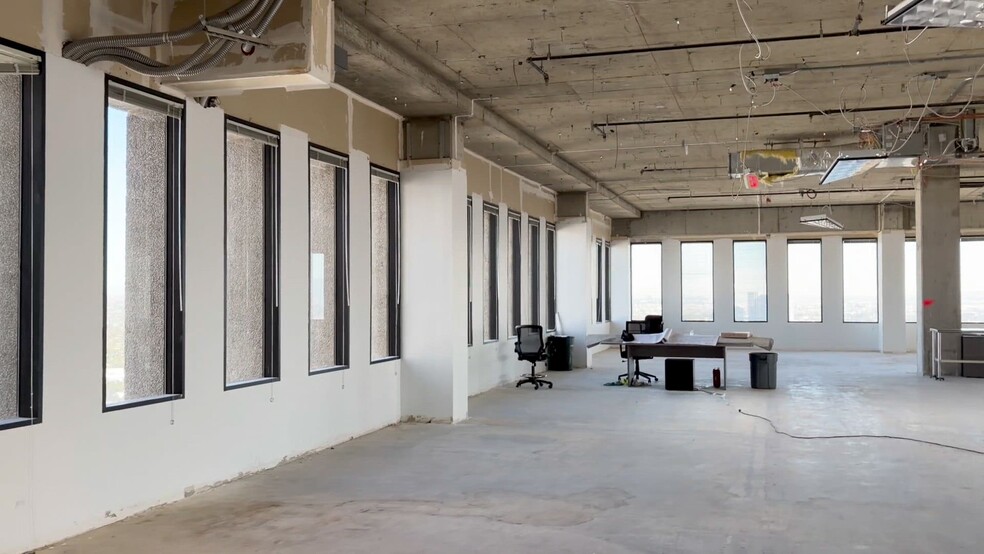 More Photos Of 2600 N Central Ave, Phoenix Office For Sale