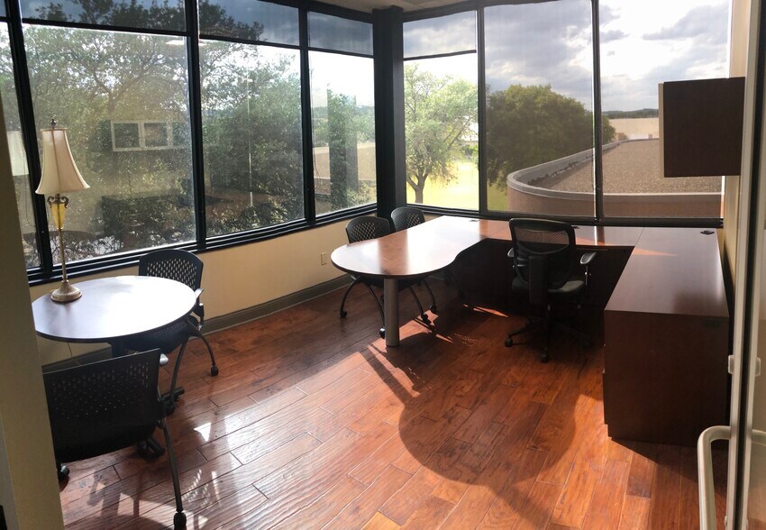 More Photos Of 222 Sidney Baker St S, Kerrville Office For Sale