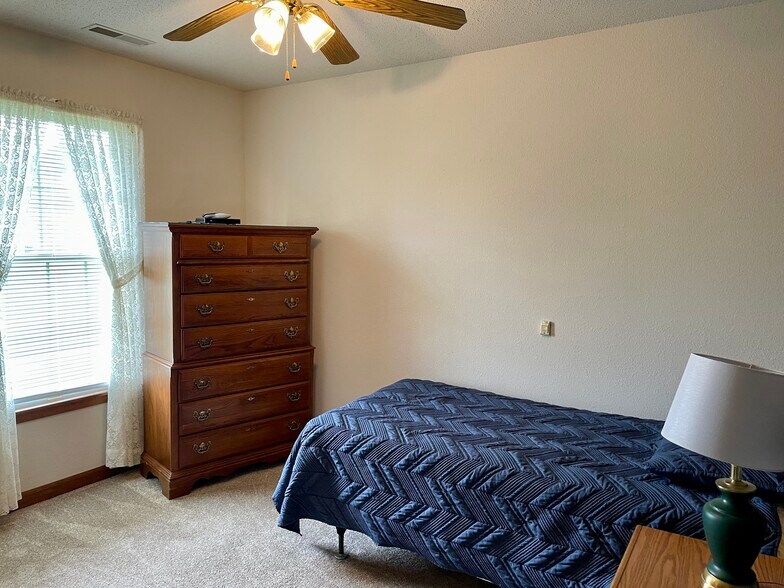 More Photos Of 410 Sunset Dr, Vandalia Apartments For Sale