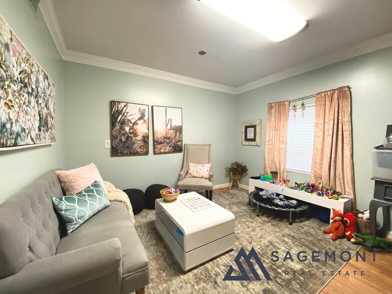 More Photos Of 1226 Lakeview Dr, Franklin Loft Creative Space For Sale