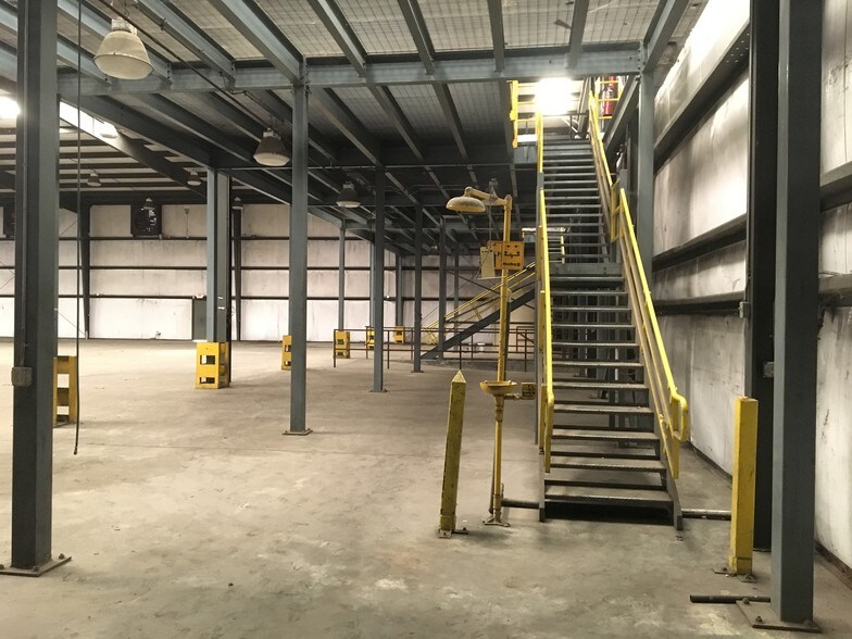 More Photos Of 11218 Limestone Dr, Balch Springs Warehouse For Lease