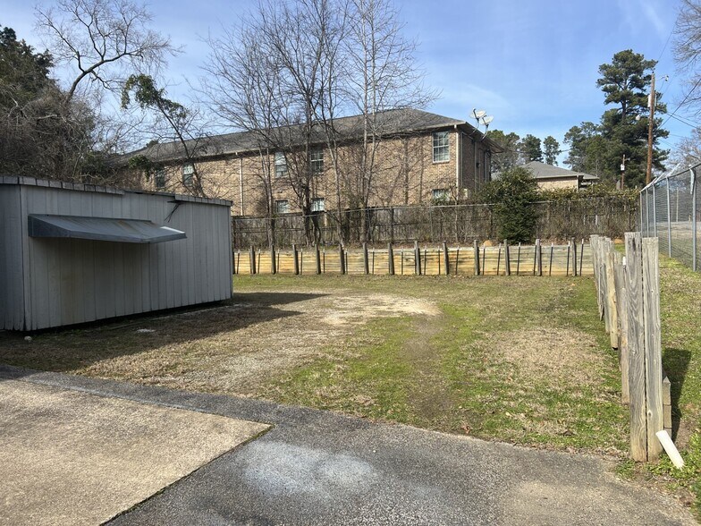 More Photos Of 307 E Main St, Hallsville Light Distribution For Lease