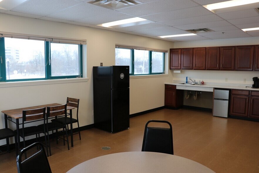 More Photos Of 4209 W Shamrock Ln, Mchenry Medical For Lease