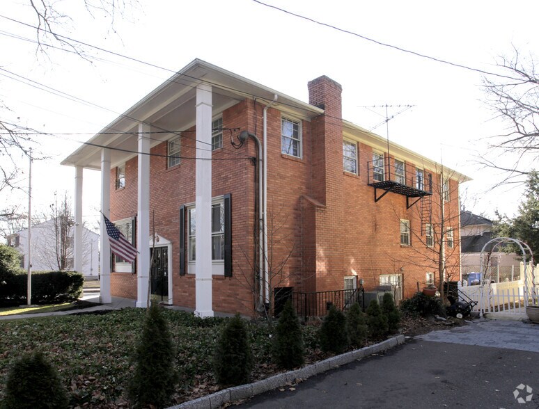 Primary Photo Of 35 Amboy Ave, Metuchen Medical For Sale