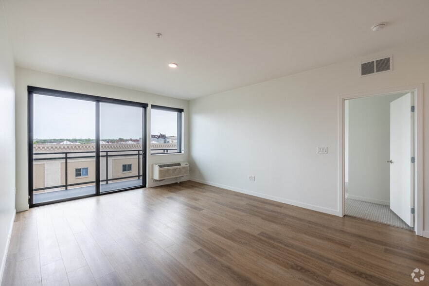 More Photos Of 747 Hampden Ave, Saint Paul Apartments For Sale