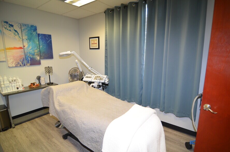 More Photos Of 611-624 Courtyard Dr, Hillsborough Medical For Sale