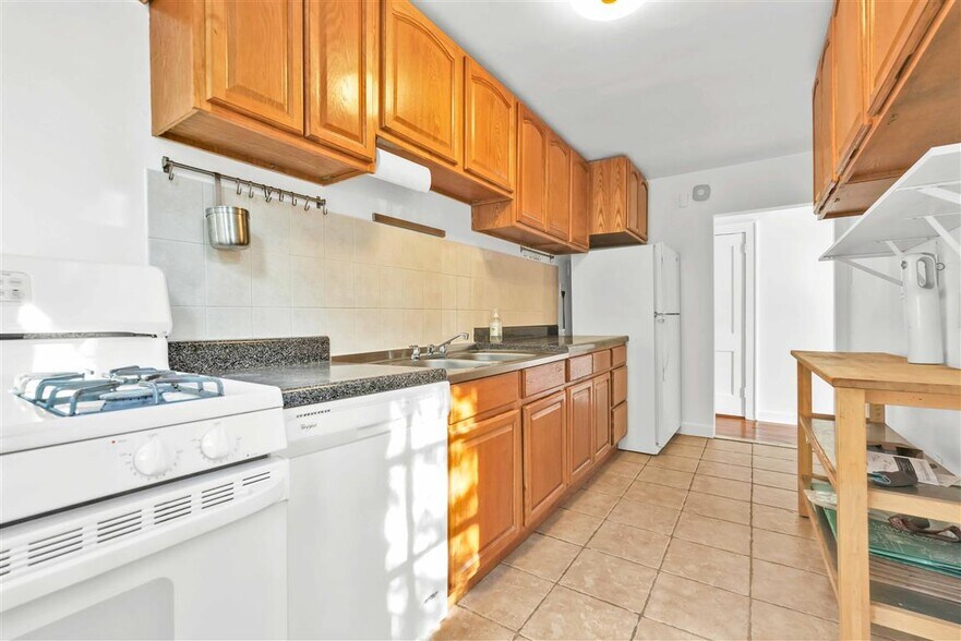 More Photos Of 3930 45th St, Sunnyside Apartments For Sale