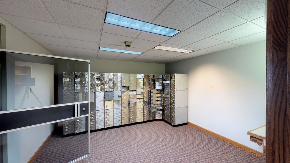 More Photos Of 9818 State Route 532, Stanwood Bank For Lease