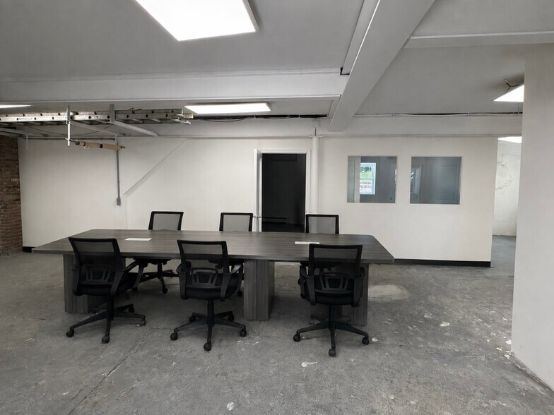 More Photos Of 244 Maple Pl, Mineola Warehouse For Lease