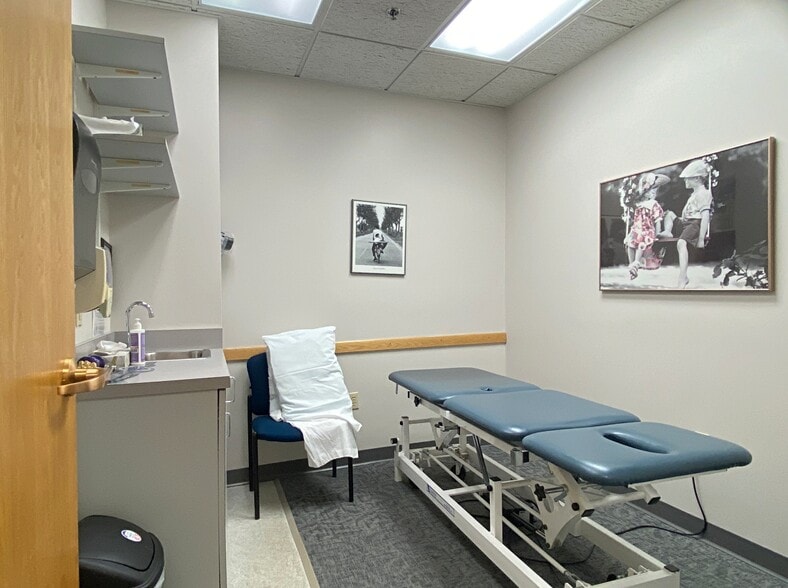 More Photos Of 20 Pondmeadow Dr, Reading Medical For Sale