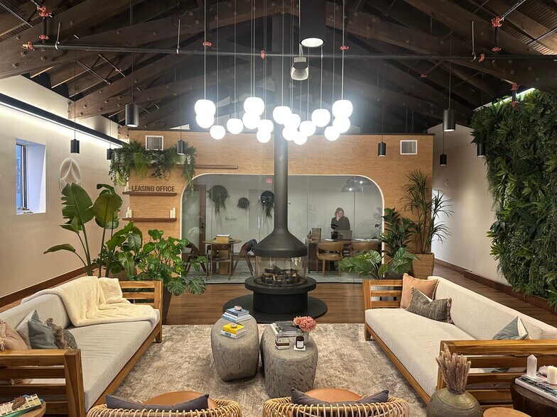 More Photos Of 23 W 2nd Ave, Columbus Freestanding For Lease