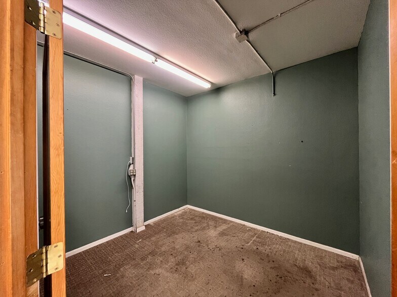 More Photos Of 1204 Bendigo Blvd N, North Bend Auto Dealership For Lease