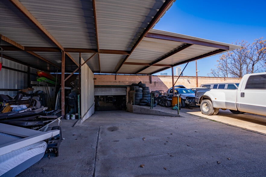 More Photos Of 1204 Powhattan St, Dallas Industrial For Sale