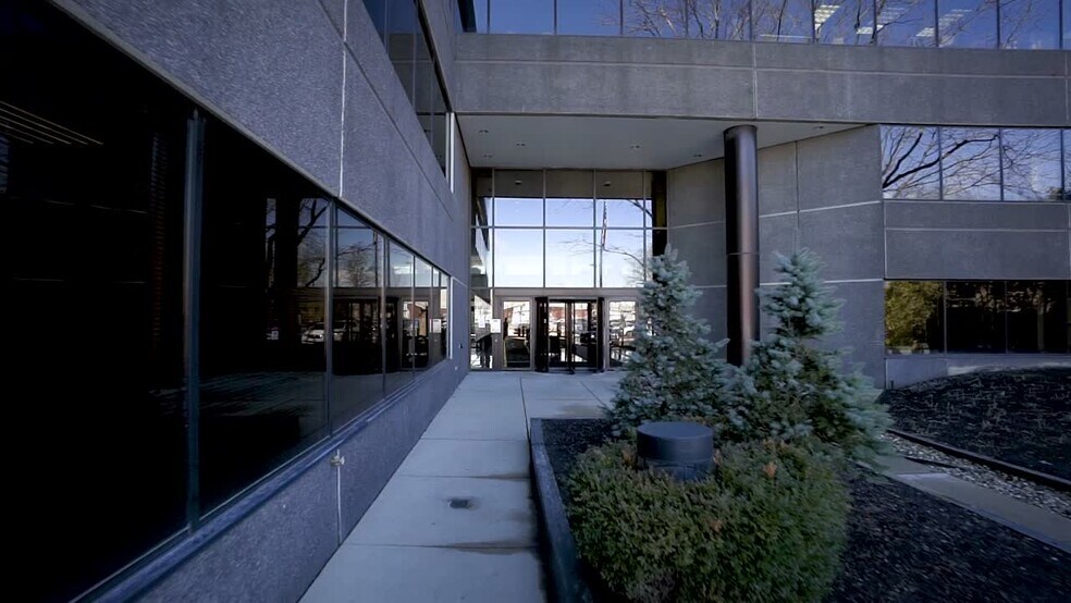 Primary Photo Of 3400 Dundee Rd, Northbrook Office For Lease