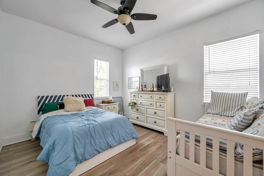 More Photos Of 429 2nd St S, Safety Harbor Specialty For Sale