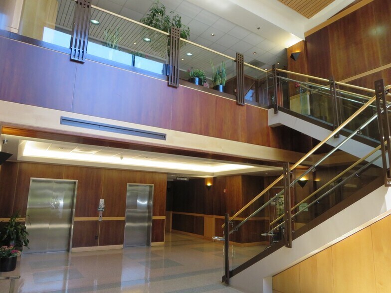 More Photos Of 920 Country Club Rd, Eugene Office For Lease