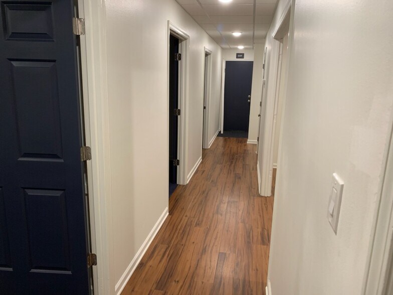 More Photos Of 1338 Timberlane Rd, Tallahassee Office For Lease