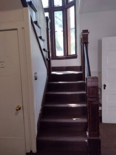 More Photos Of 322 Augusta Ave, Dekalb Dormitory For Sale