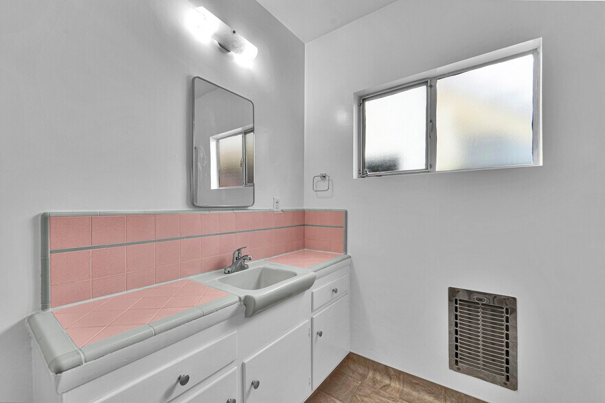 More Photos Of 938 15th St, Santa Monica Apartments For Sale